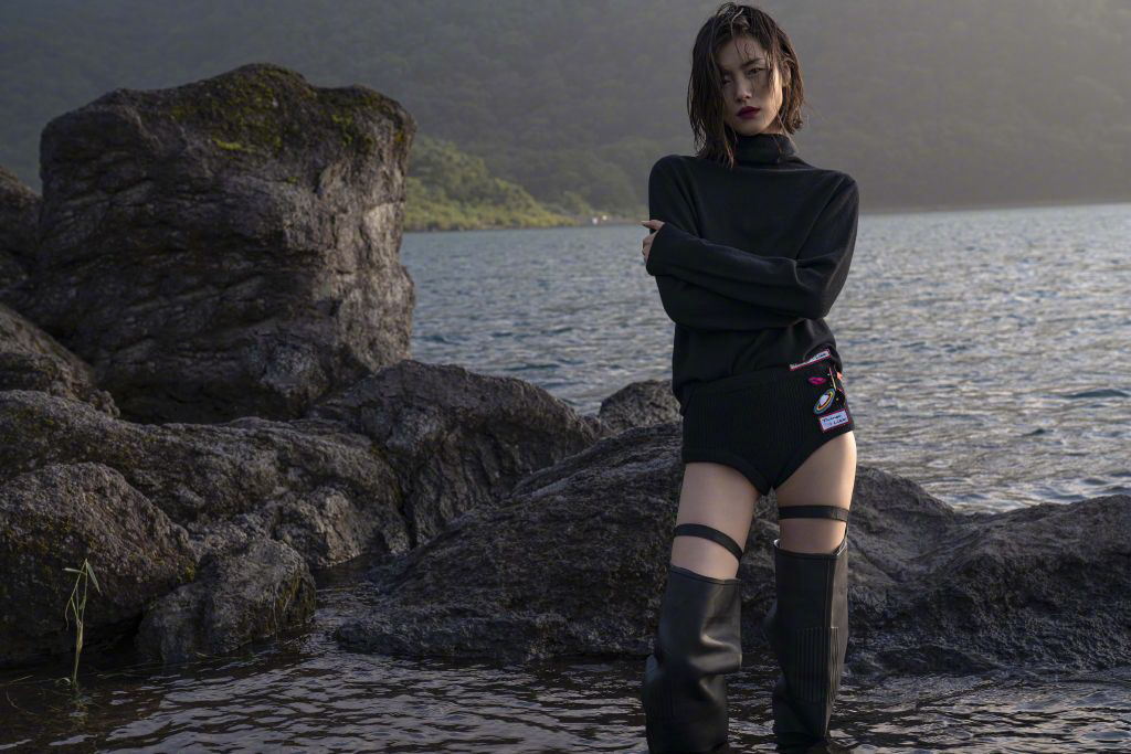 刘雯高级感身材,刘雯长腿大气时尚