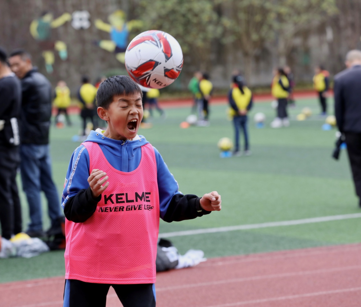 让山区的孩子动起来！卡尔美助力《我是体育教师》送教基层公益行