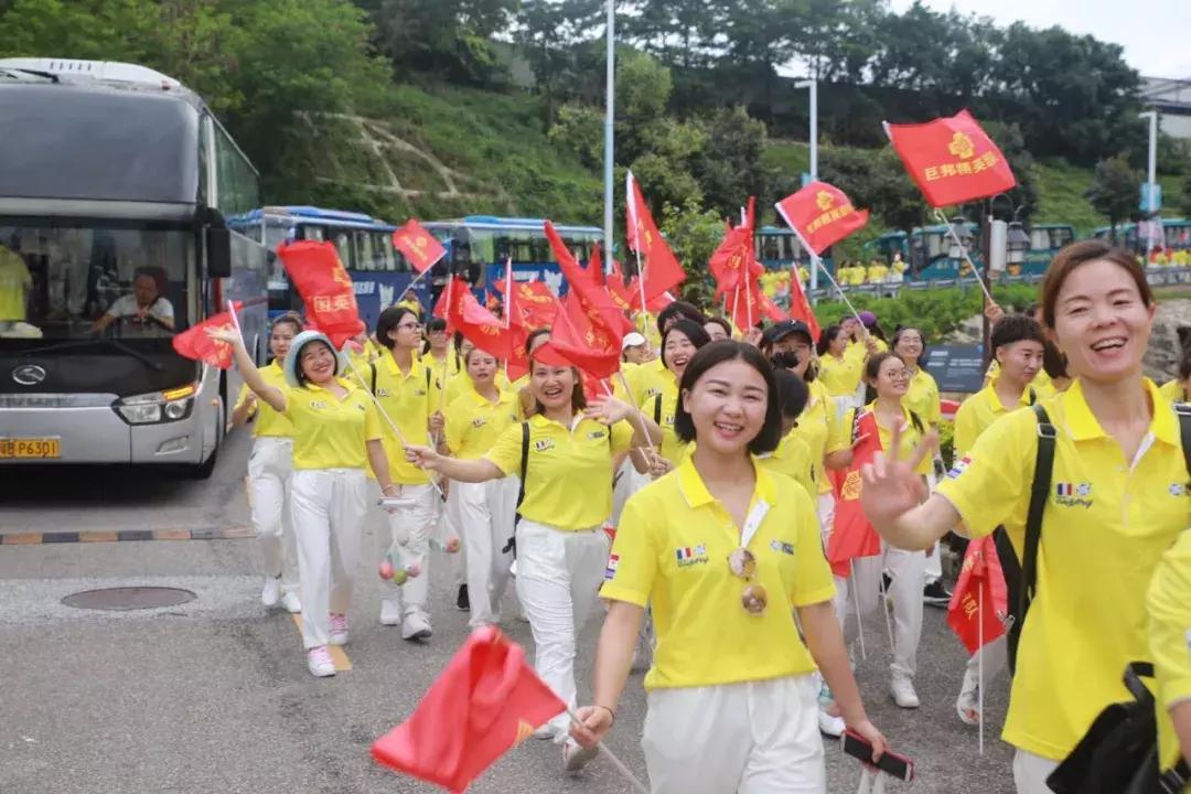 巨邦快乐集结号丨看见了,其中一艘游艇上,是我们的船长大舅哥