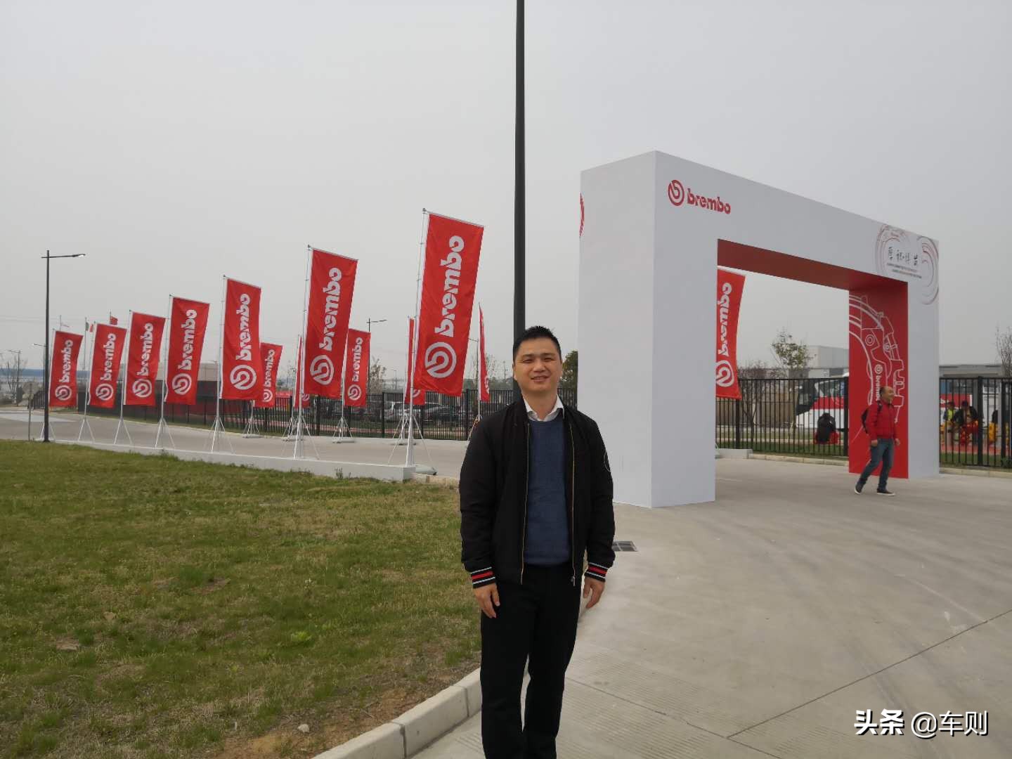 新款特斯拉modely布雷博brembo,布雷博brembo和brembo有什么区别