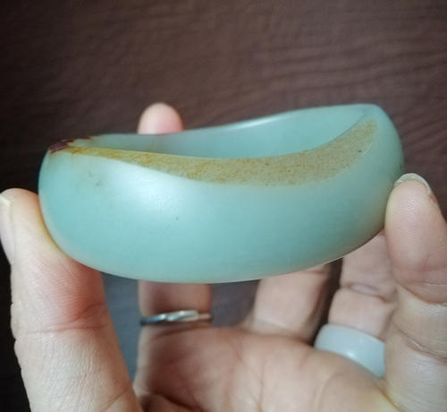 邓丽君一直佩戴的玉镯是圆的吗,邓丽君的翡翠手镯