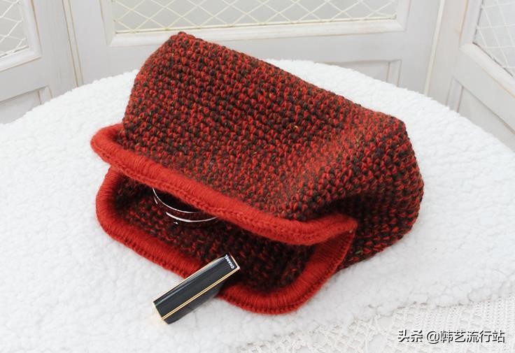 手工钩针编织手提包成品,钩针编织时尚又漂亮的女生手提包