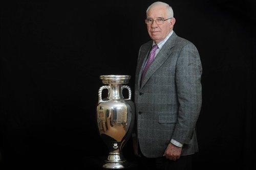 第一个攻破巴萨球门的亚洲人是谁,第一个攻破皇马球门的中国球员