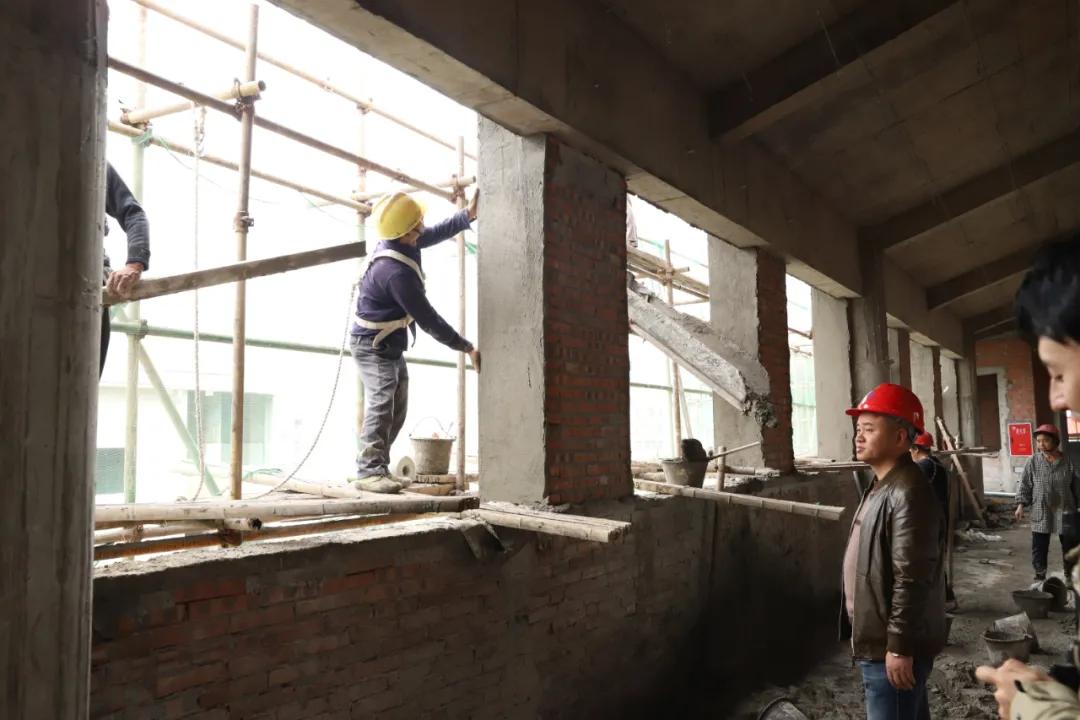 教学楼占地面积6000平方米,20000平方米学校