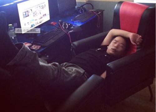 为什么网吧老板不会赶走蹭睡的人,网吧为啥老板从来不上网