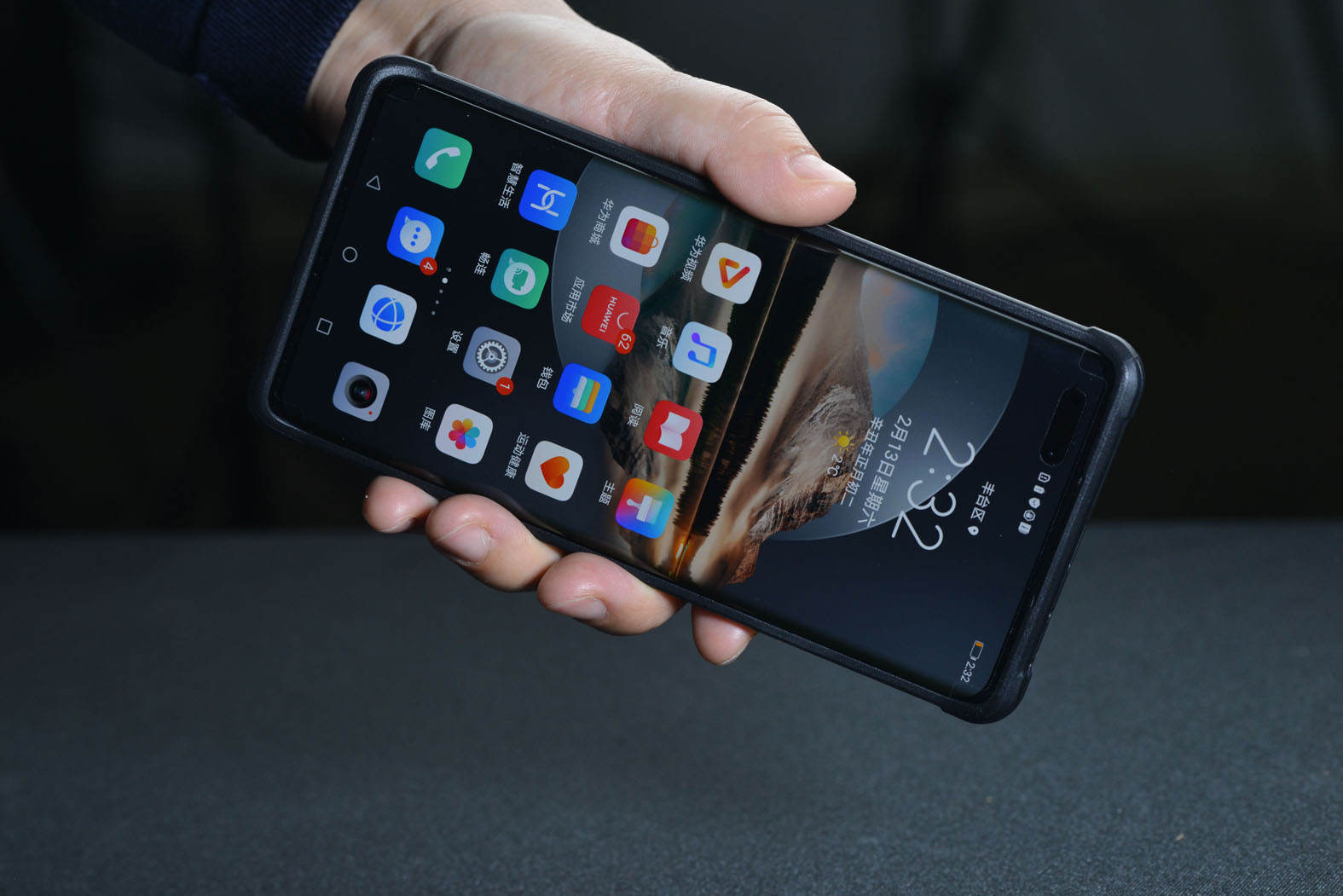 7000块的华为mate40pro,mate40pro蓝猩护甲防摔壳