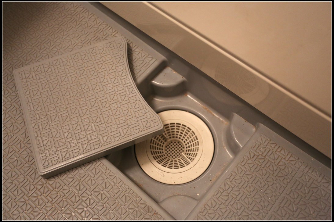 卫生间洗漱台有臭味反上来怎么办,卫生间的排污管反臭味如何解决