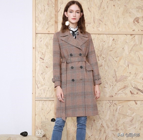 毛呢大衣怎么搭保暖又好看,冬季彩色格子毛呢大衣穿什么内搭