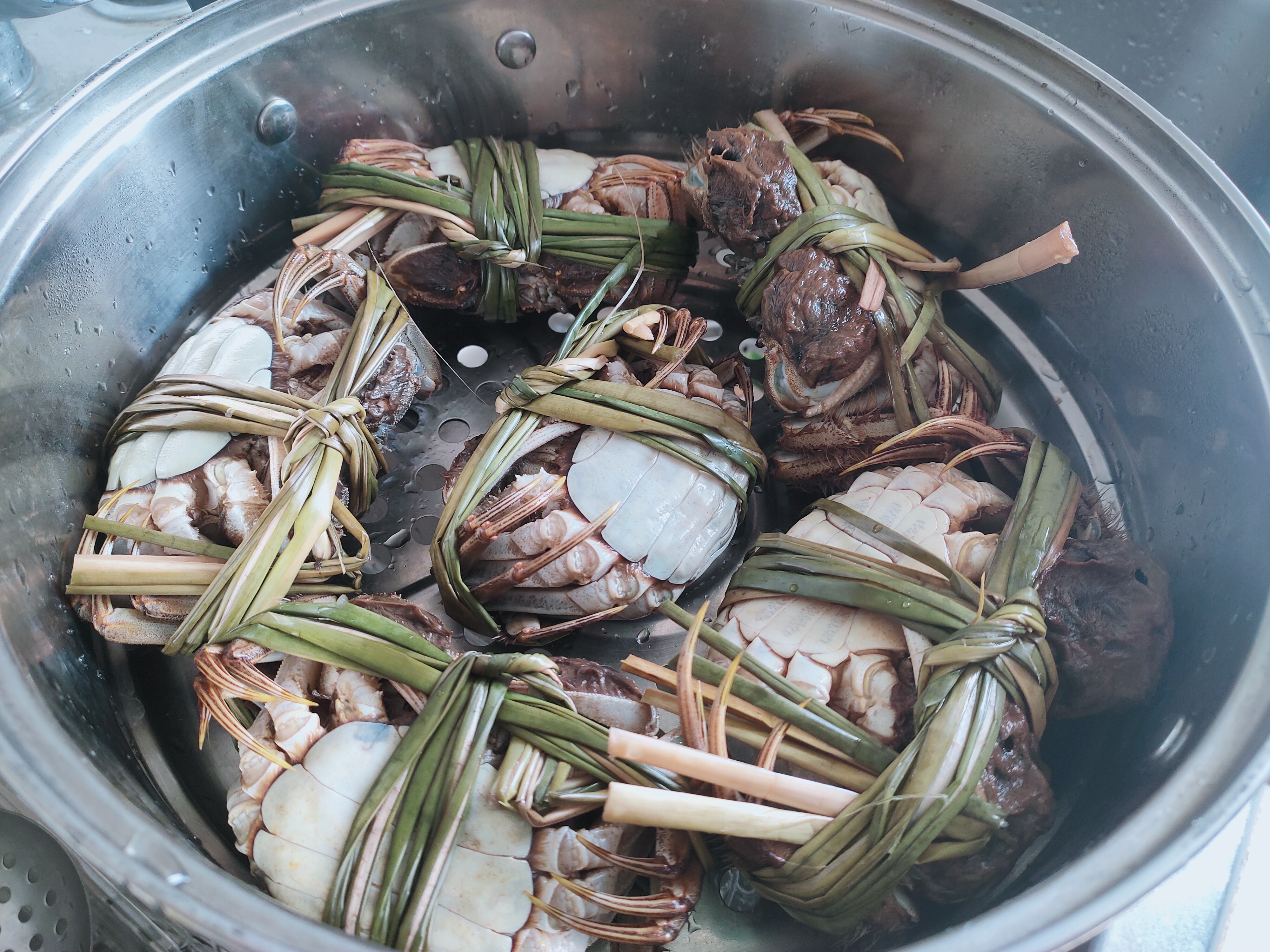 大闸蟹如何做才有营养视频,活的大闸蟹怎么做才好吃又营养