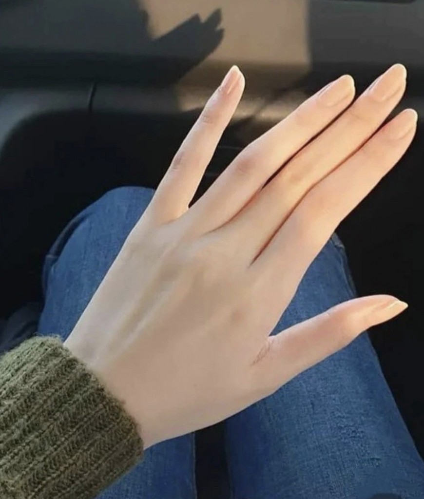 手部保养只靠5个动作：击退肉肉、粗关节