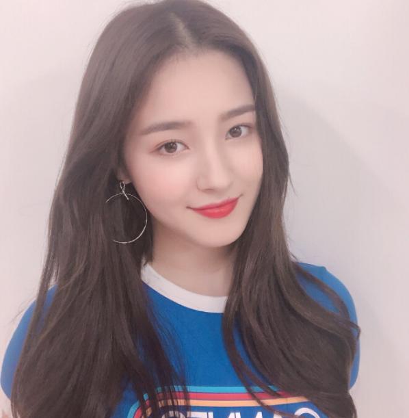 韩女团成员私密照遭泄露,21岁韩国女团偶像后台换衣被偷拍