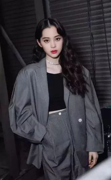 跟着欧阳娜娜拍校服写真,虞书欣欧阳娜娜赵露思鞠婧祎白鹿