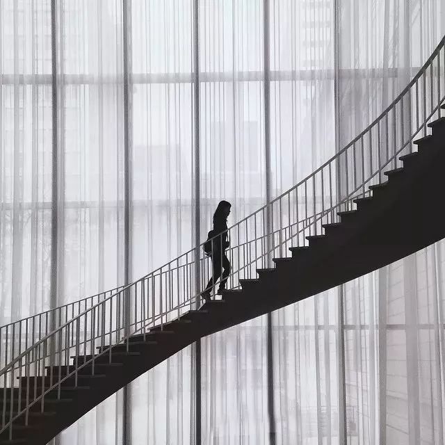 他是一名设计师,靠玩手机摄影成为了苹果签约摄影师