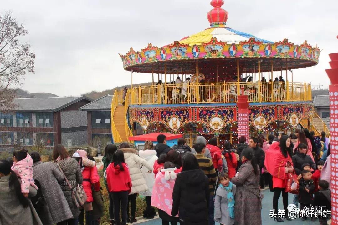 请给孩子们一个幸福的童年,镇雄人送娃娃上学