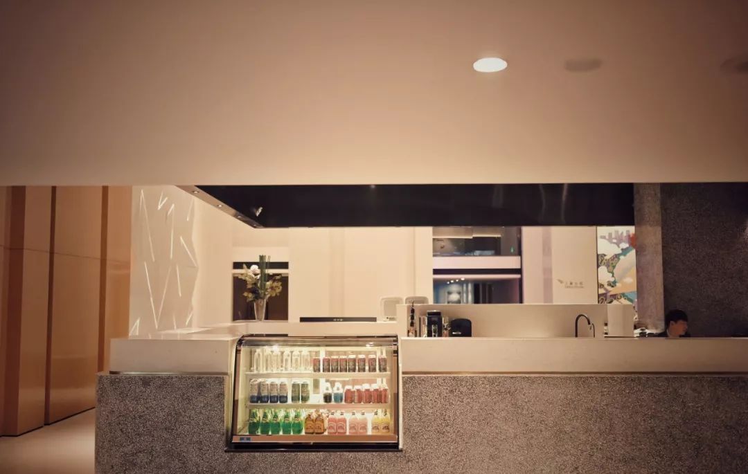 在机场睡觉24小时,在机场等待的6个小时