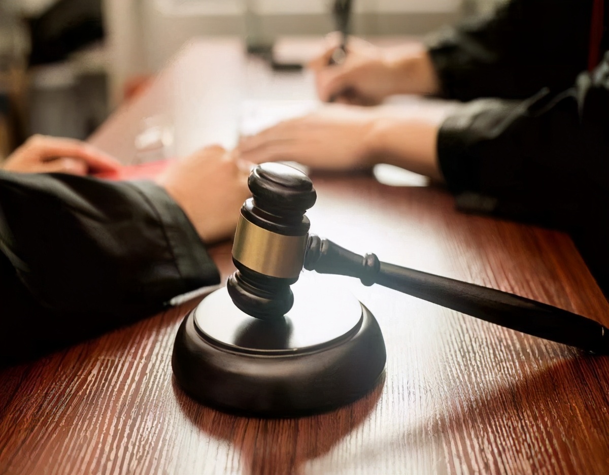 欠支付宝花呗借呗逾期多久被起诉,支付宝花呗借呗逾期能减免利息吗