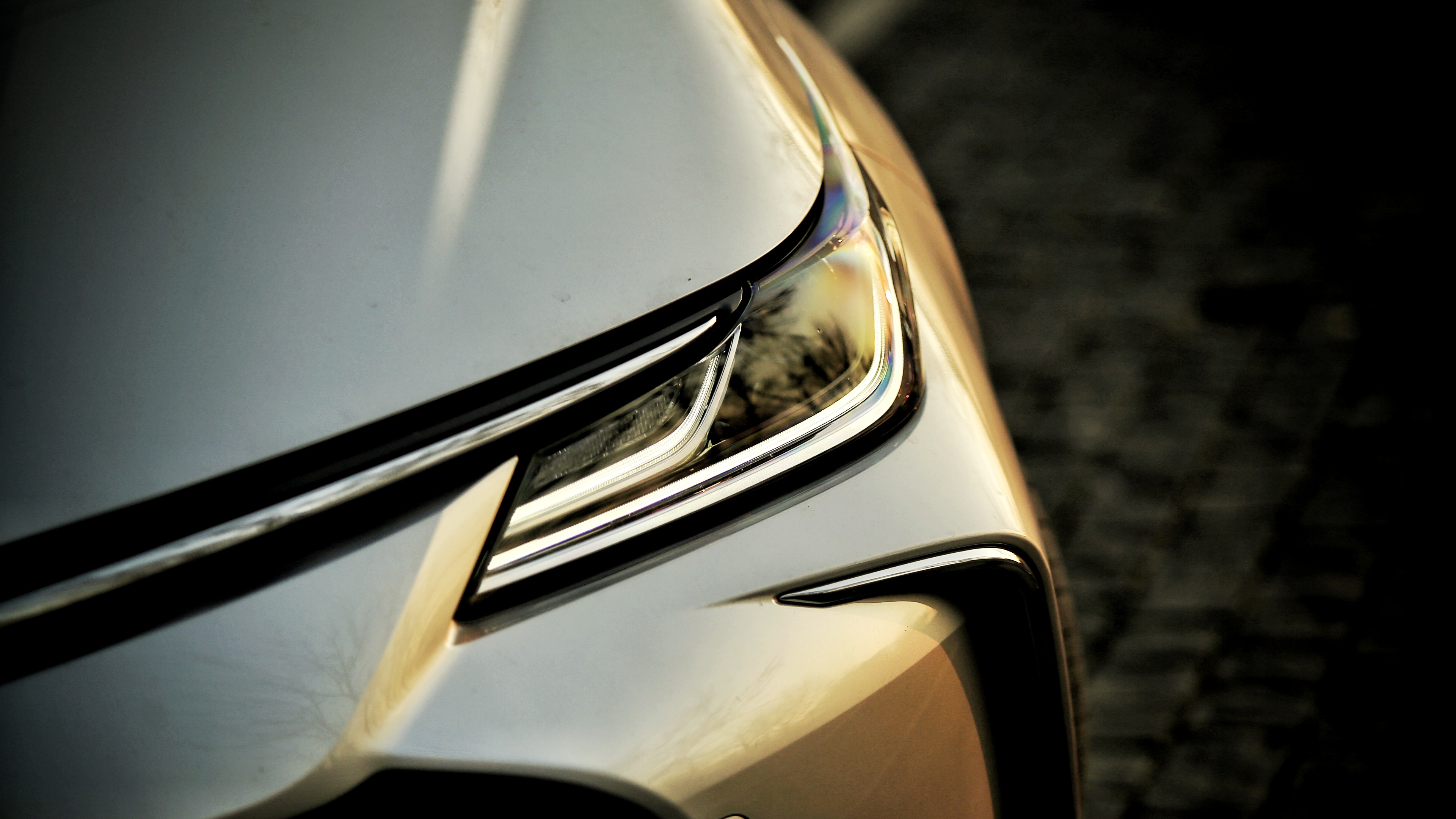 2020款卡罗拉双擎精英版试驾视频,卡罗拉双擎天青石2019款试驾