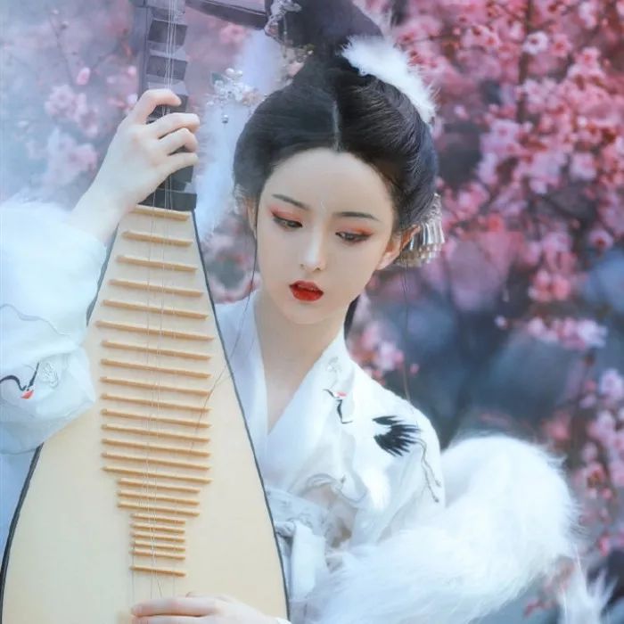 不染世俗的古风女头真人,有意境古风女头真人版