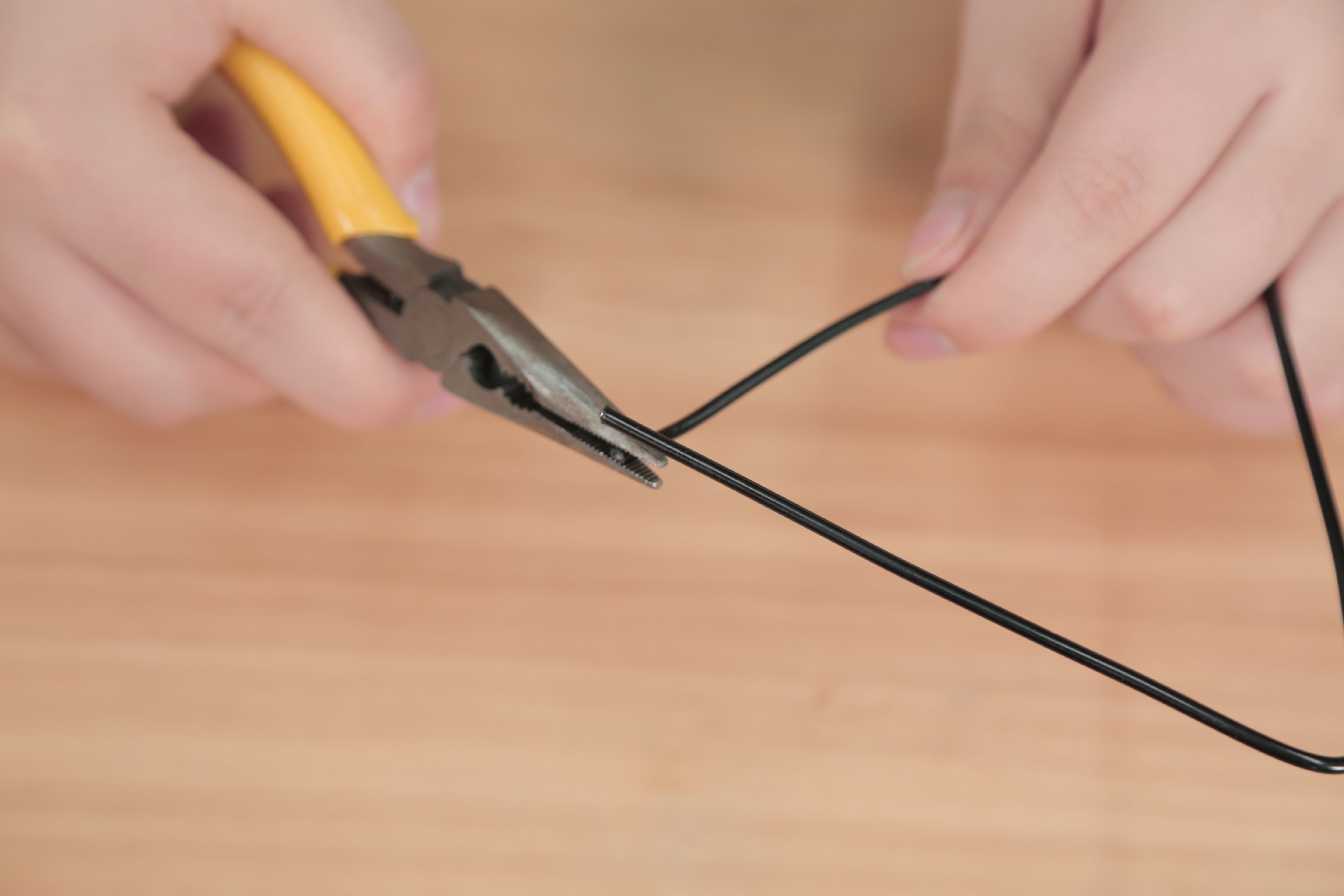 铁丝自制阳台花架,一根铁线自制花架