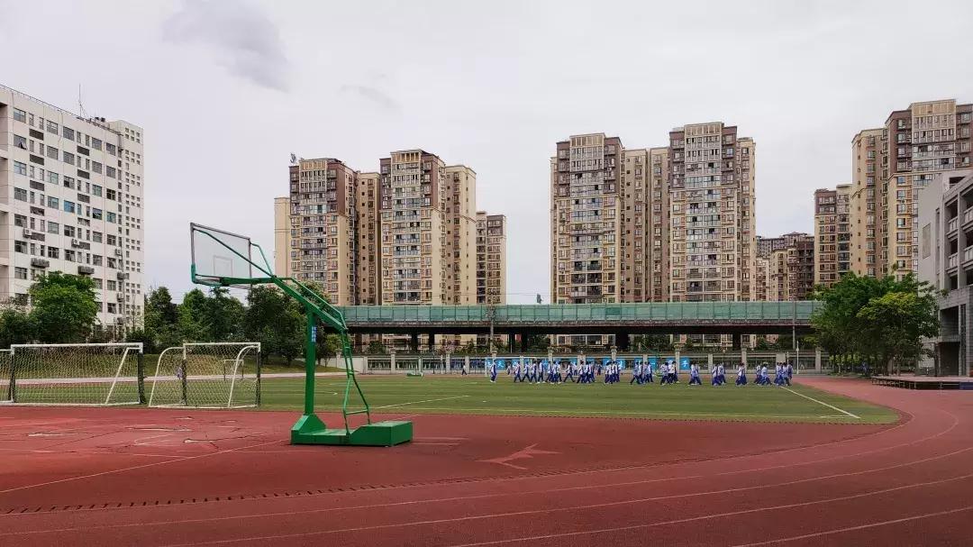 为啥每个肛肠医院周围有肥肠粉,成都东大肛肠医院楼下肥肠粉