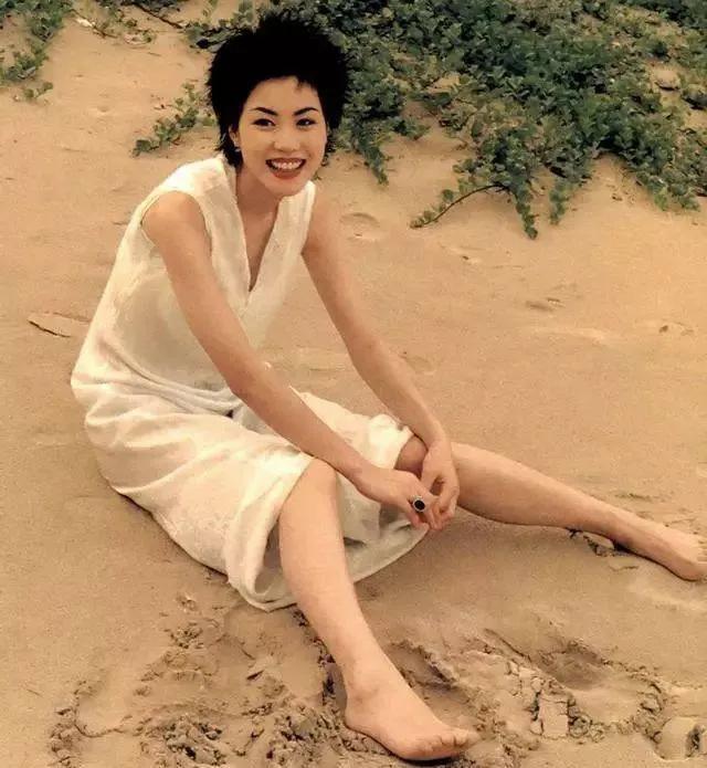 王菲怎么样谈恋爱的,歌坛天后王菲谢霆锋