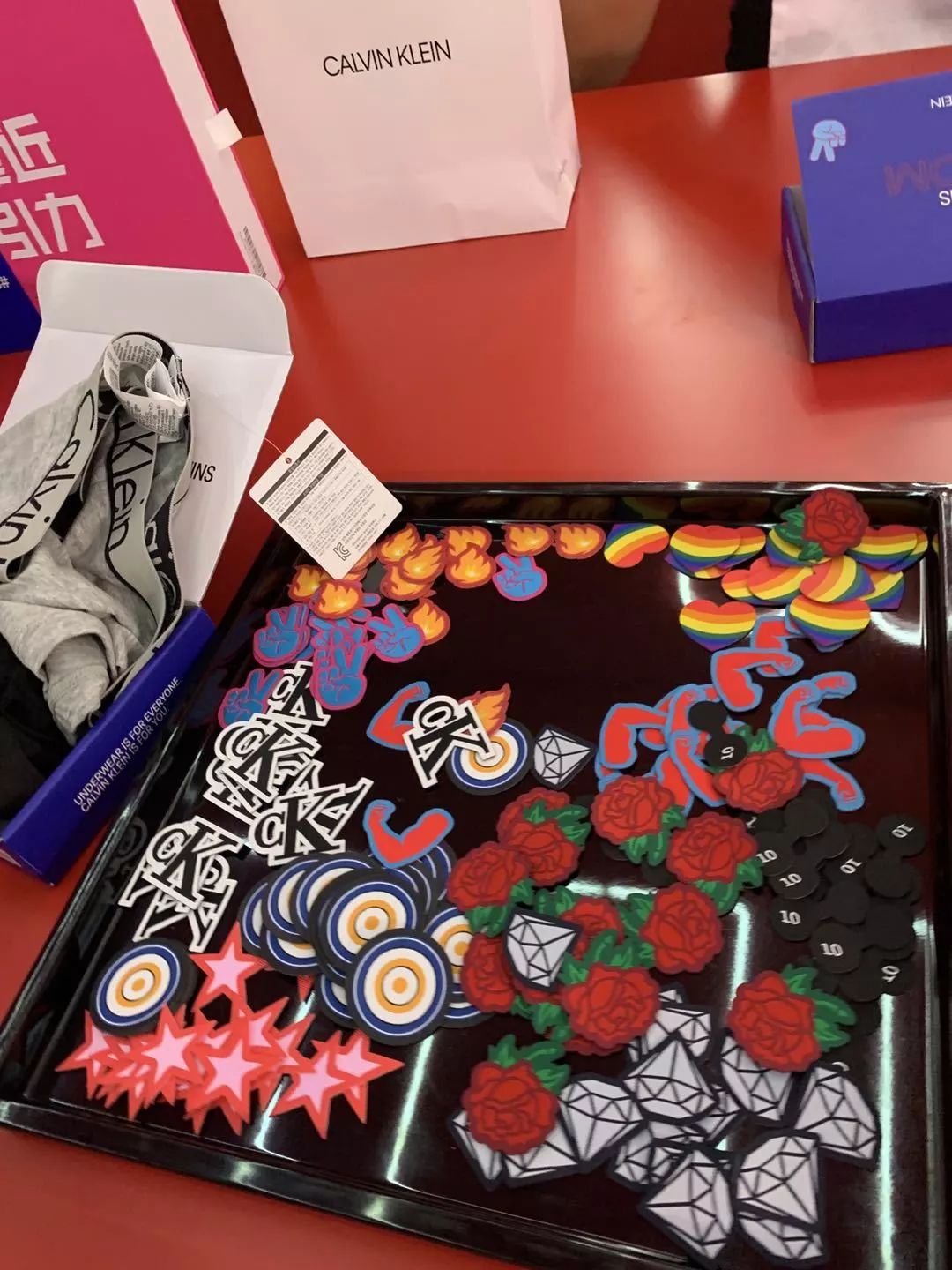 What！竟然有人冬天只用穿这一条裤子……赛格CK快闪店给你答案