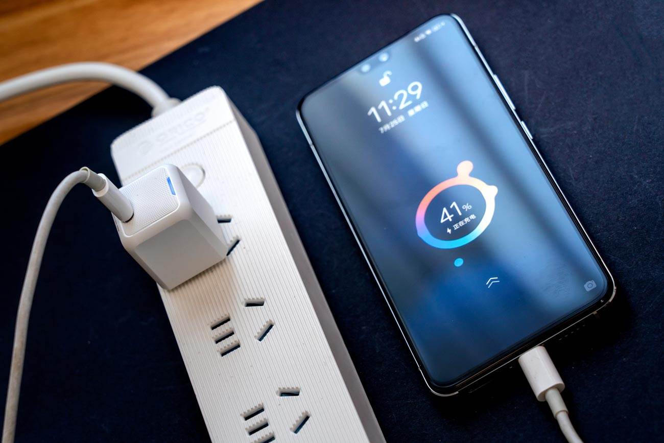 aohi20w氮化镓充电器,aohi30w幻彩快充头测评