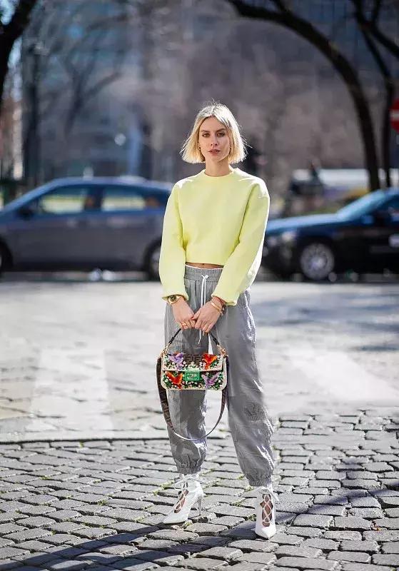 浅浅一抹鹅黄色解锁春日街头清新柔美小仙女Style!