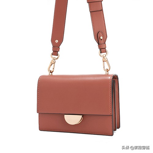 简约斜挎包，气质女的必备单品