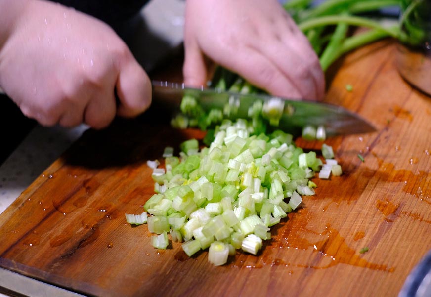川菜大师教的葱香牛肉面，香辣过瘾，比麻辣小面更好吃