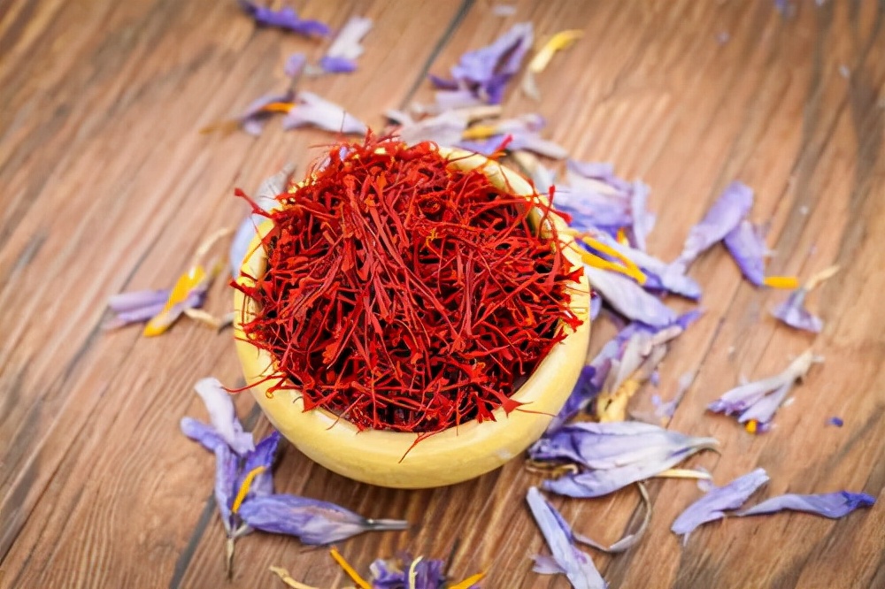 女人喝藏红花茶一个月能喝几天呢,喝了一段藏红花身体变化