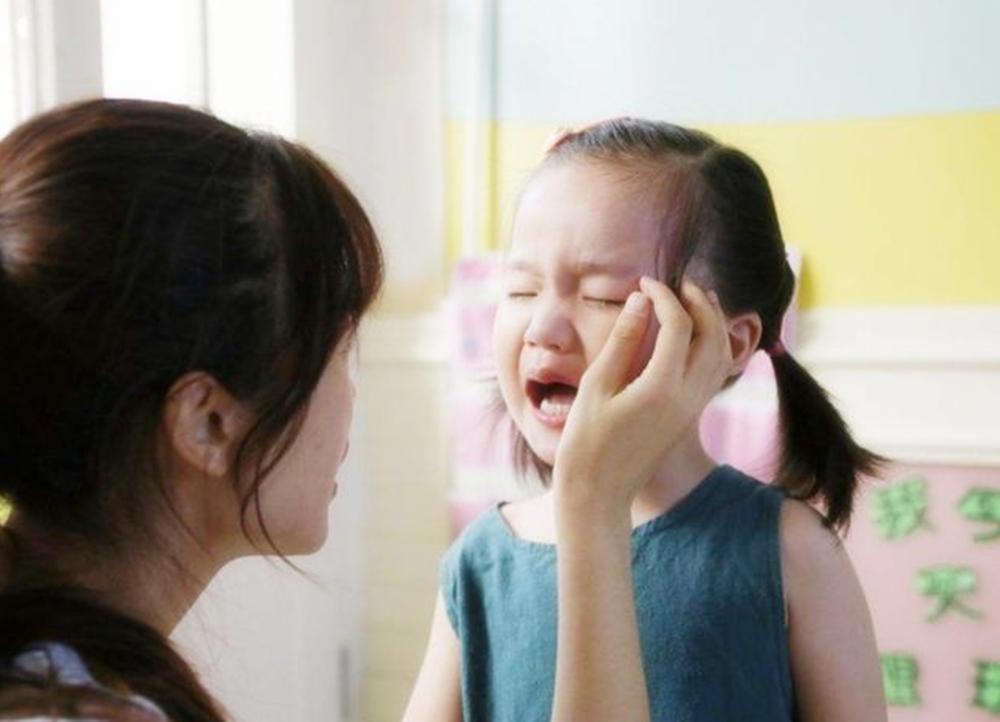 孩子被同学“打了”要怎么教育？别怂！心理专家建议直接打回去