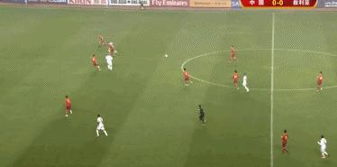 14亿人暴怒的比赛！国足绝望19秒：散步、看戏、中场任人*躏蹂**