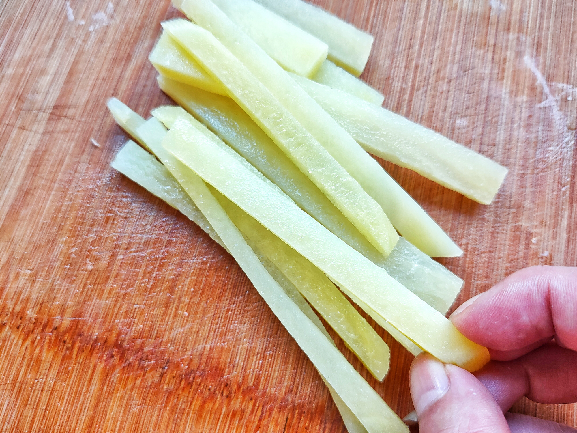 薯条怎么炸才酥脆好吃呢,薯条怎么炸不会软又好吃