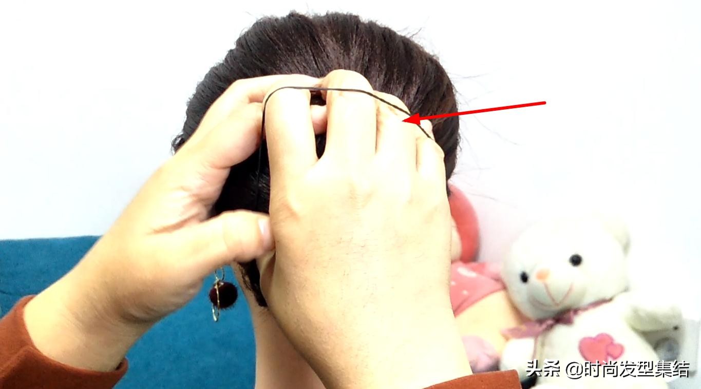 气质丸子头的简单扎法蓬松中长发,俏皮丸子头的简单扎法中长发