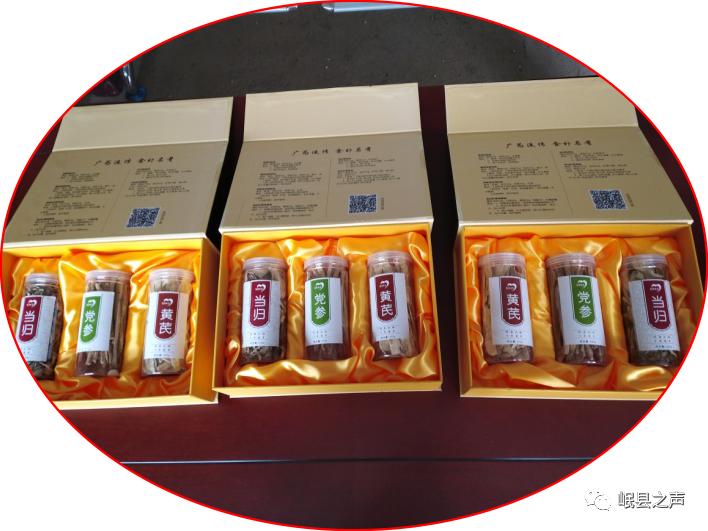 百叠青山路一片赤子心——脱贫攻坚先进典型人物采访一线见闻