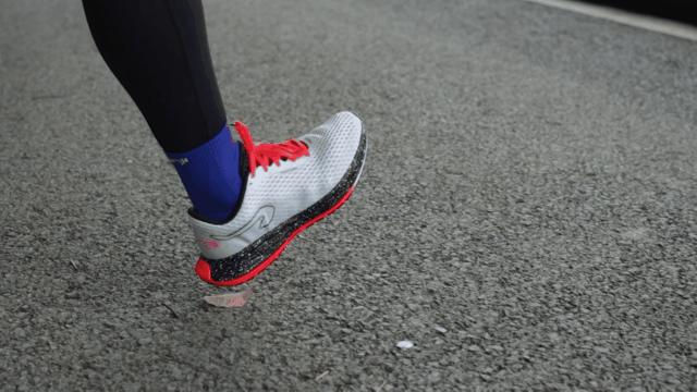 后掌软弹跑鞋,迪卡侬适合扁平足的跑鞋