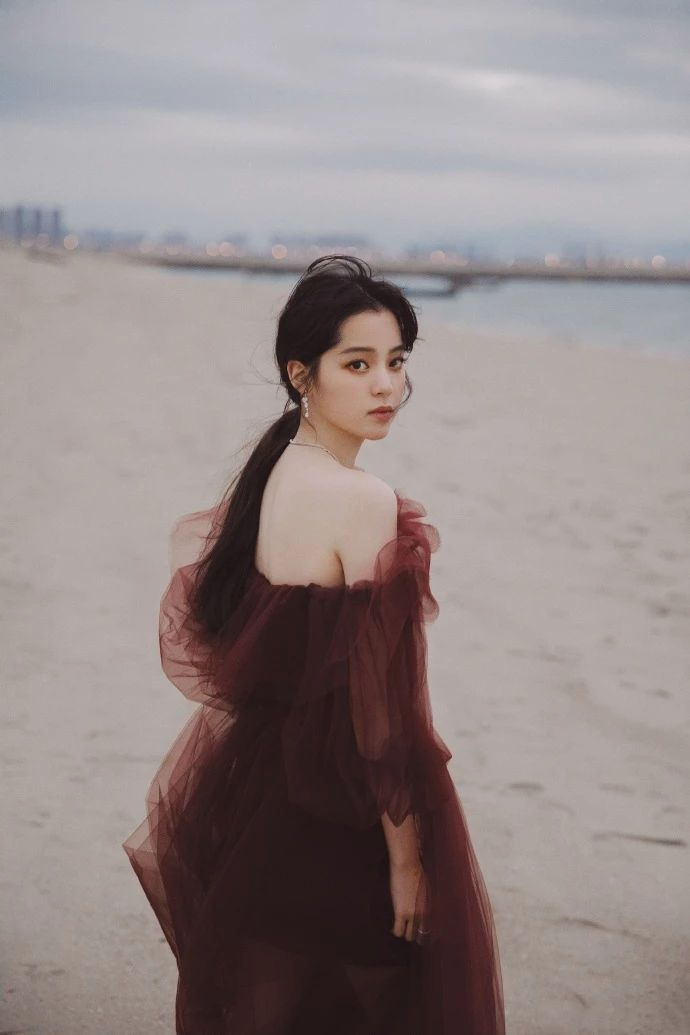 欧阳娜娜像早期娜扎,欧阳娜娜以前和现在妆容