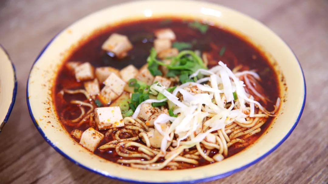 襄阳牛肉面从哪里传来的,一碗襄阳牛肉面唤醒襄阳一座城