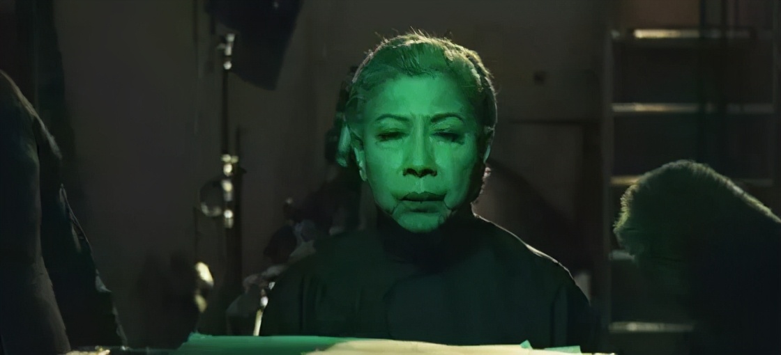 鬼后罗兰被嫌晦气86岁仍单身,一代鬼后罗兰电影