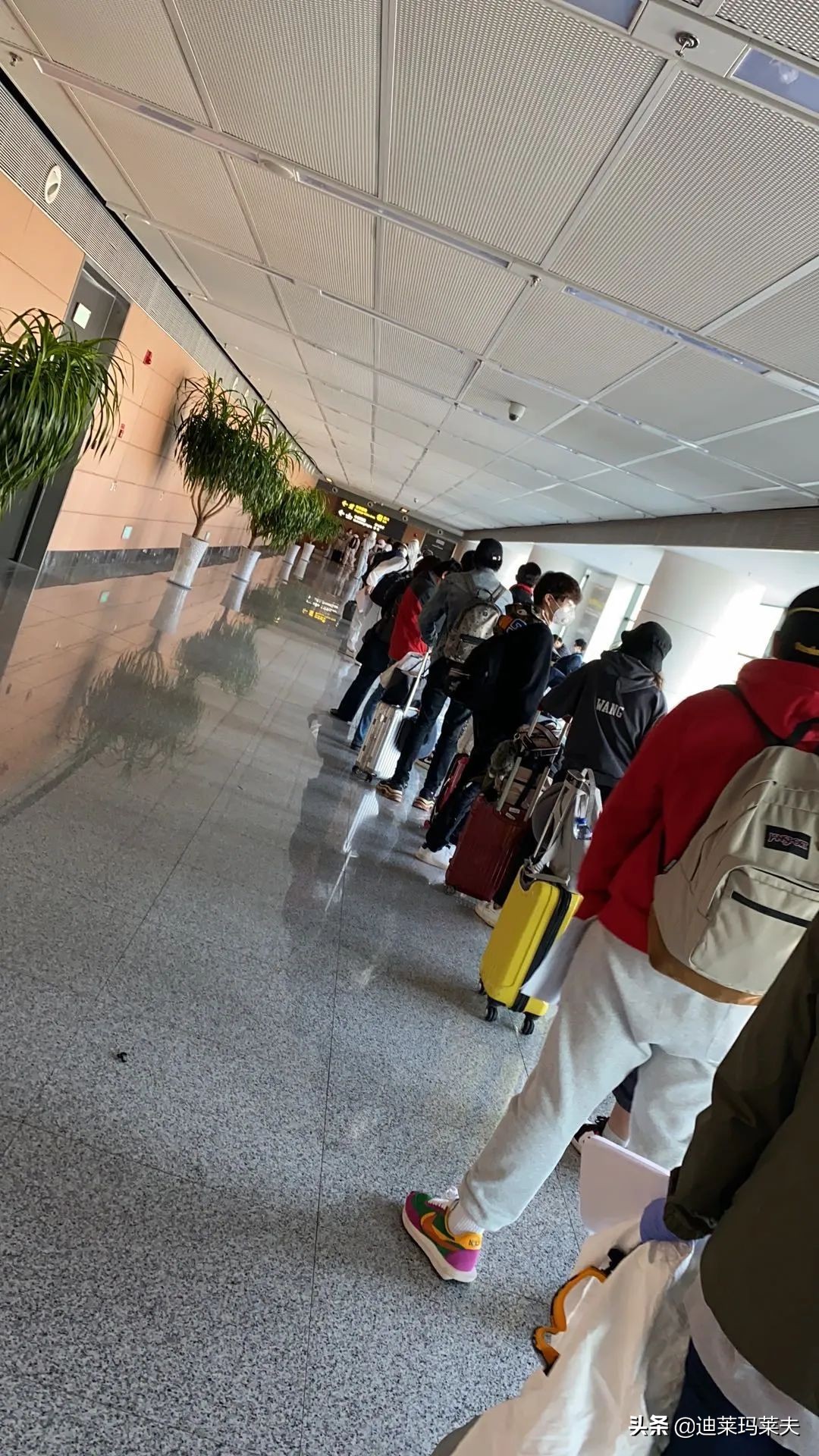 “我只渴望一张回家的机票”，那些「流落」在迪拜街头的中国人