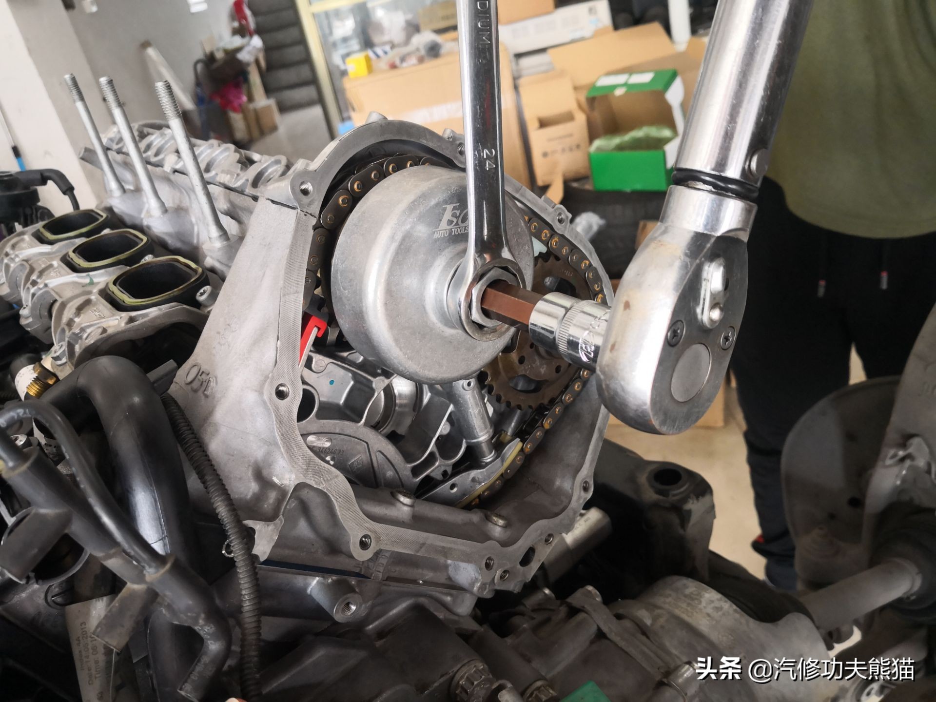 奥迪a8l烧机油严重有什么征兆,奥迪a8l烧机油现象普遍吗