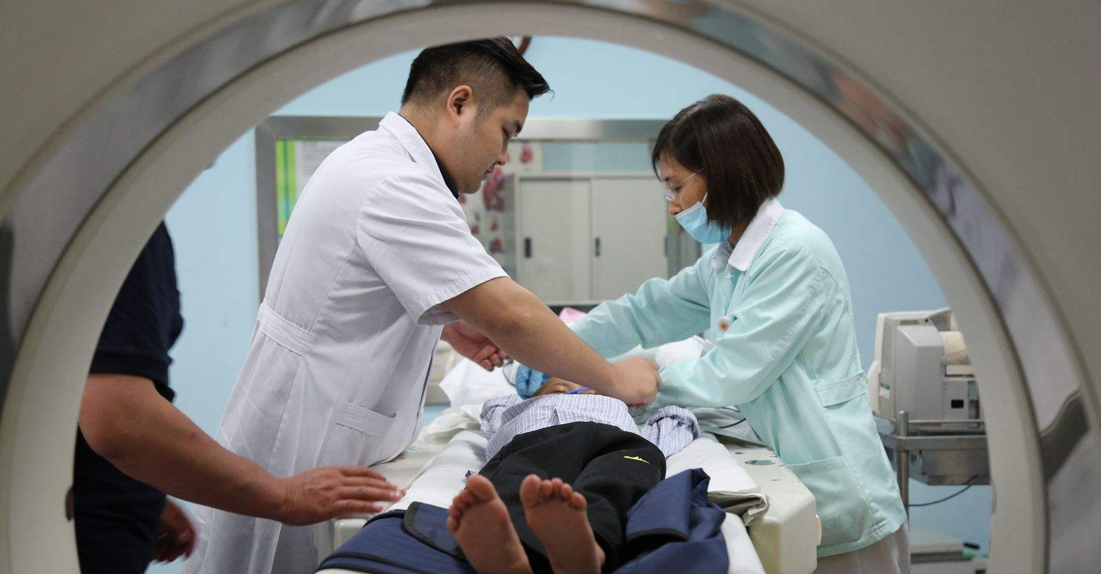 反复咳嗽一年!CT检查后恍然大悟,专家建议:吃东西应细嚼慢咽