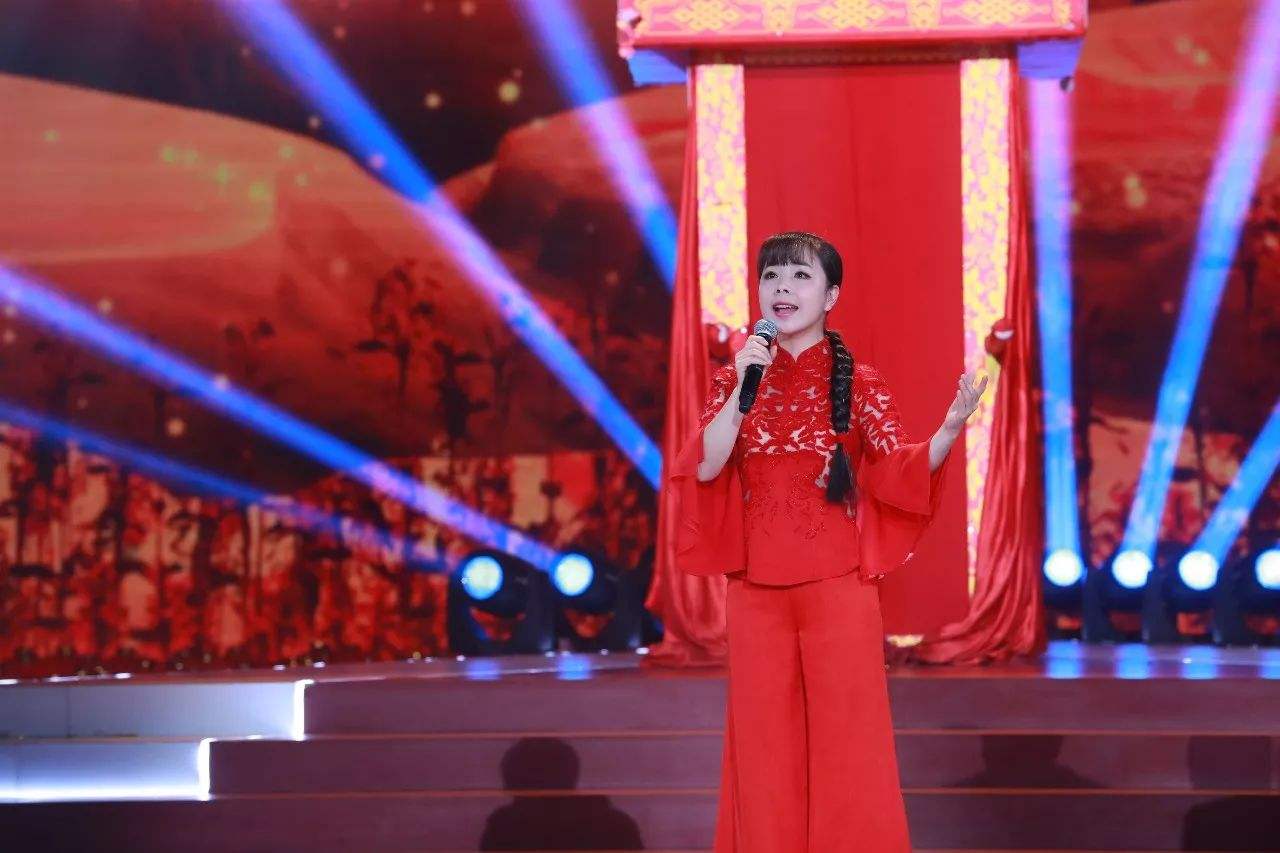 农村土丫头王二妮近照 (旧版的王二妮视频)