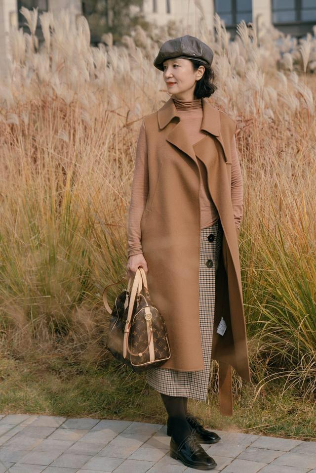 女人年过40岁多穿这3种颜色真减龄,40岁女人穿什么颜色显年轻洋气