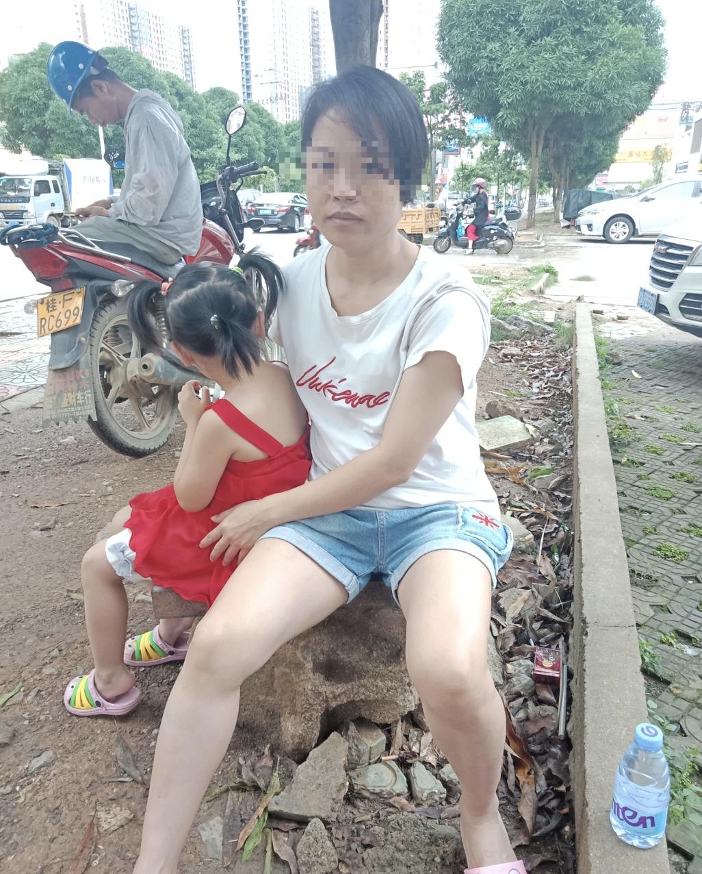 1岁零8个月女童之死:母亲怀孕4月父亲出轨,与父亲及情人在一起时“出事”,新鉴定“符合虐待和*力暴**所致”