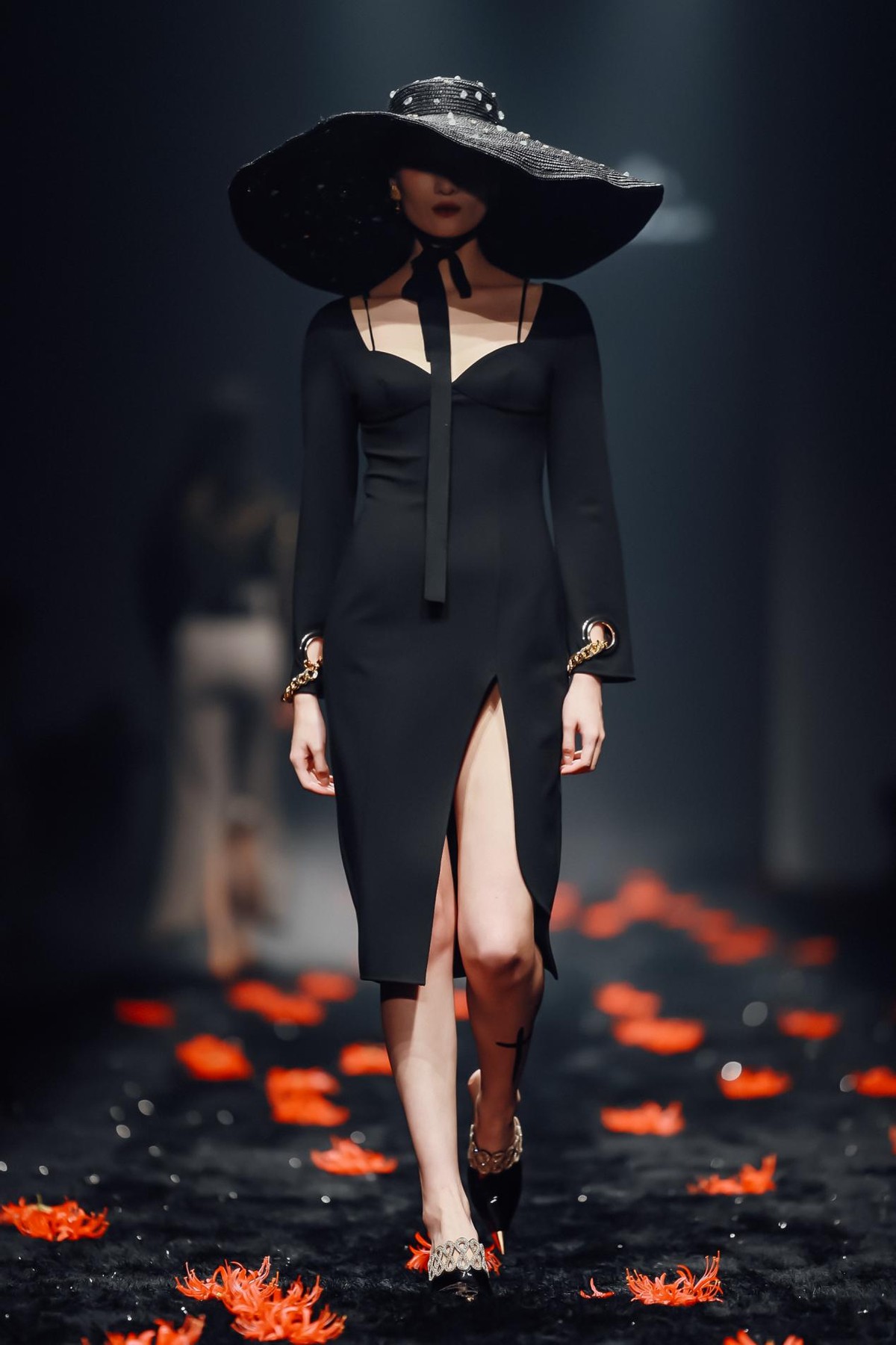 LUOOIFSTUDIO独立设计师品牌2021秋冬新作登陆上海时装周