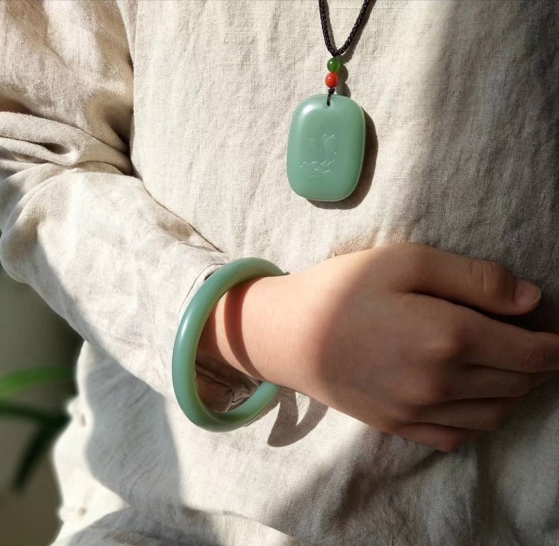 怎样辨别和田玉镯的真假,好的和田玉镯子怎么鉴别