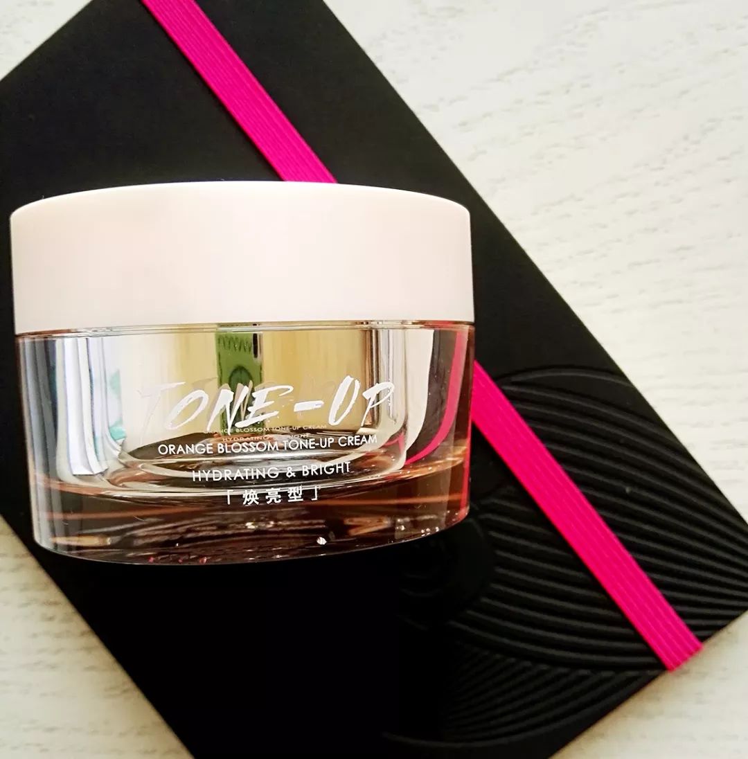 想让妆容不脱妆妆前不用水乳霜,十分钟快速出门妆容素颜霜