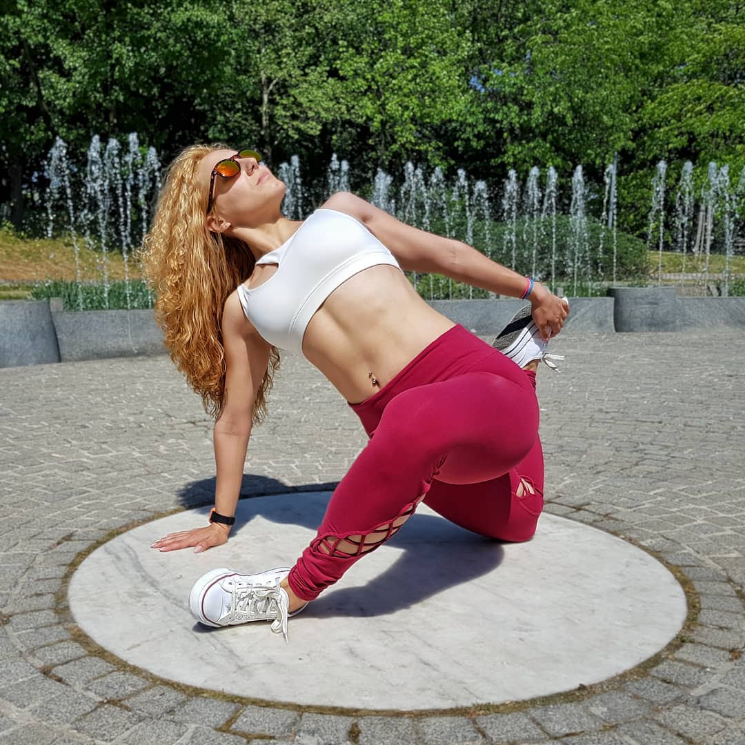 零基础怎么用瑜伽轮,瑜伽轮锻炼方法图解